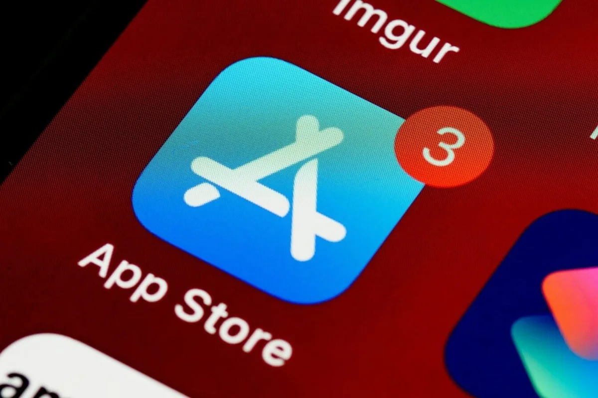 Sous pression de l’Europe, Apple revoit les règles de l’App Store : voici tout ce qui change