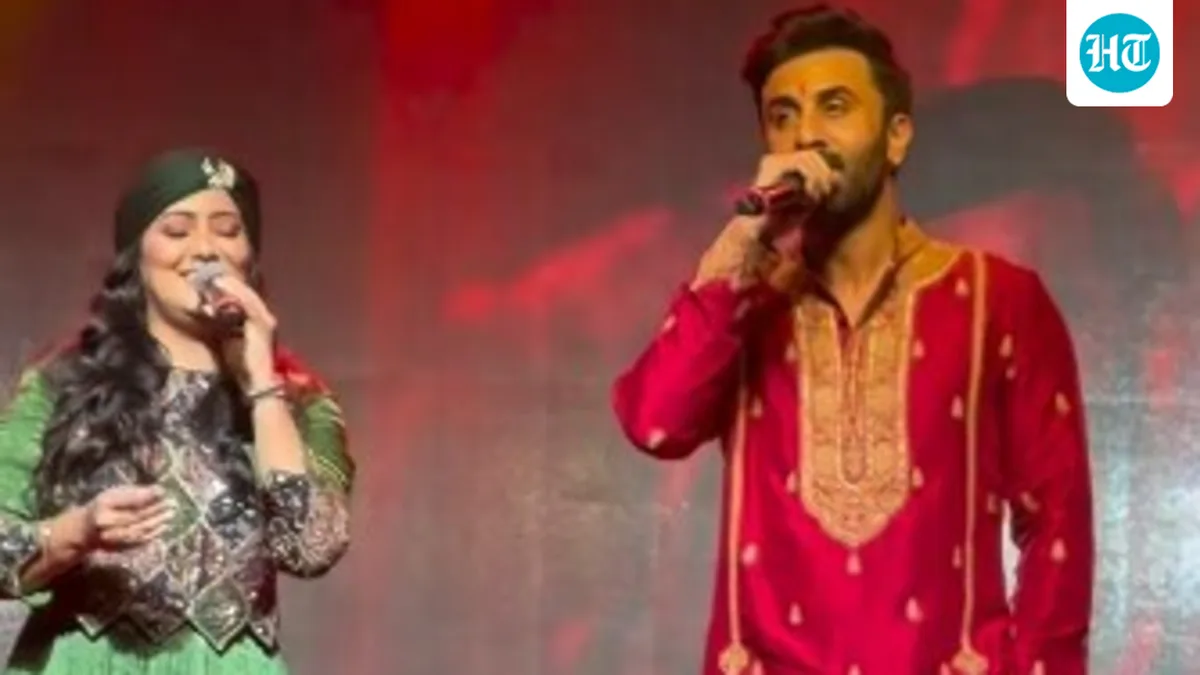Ranbir Kapoor makes fans nostalgic as he sings Kabira at Durga puja pandal during Navaratri, Harshdeep Kaur joins him for performance