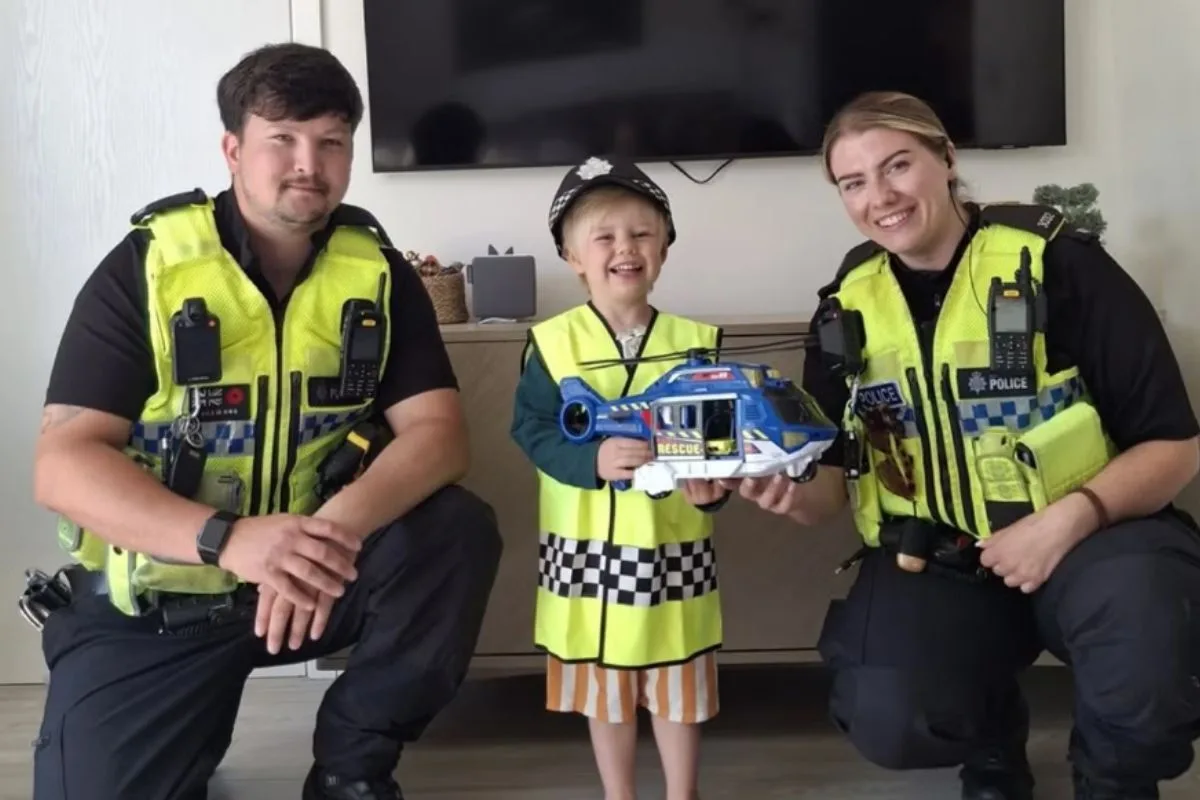 Filho de 3 anos liga para o socorro e salva a vida da mãe após desmaio
