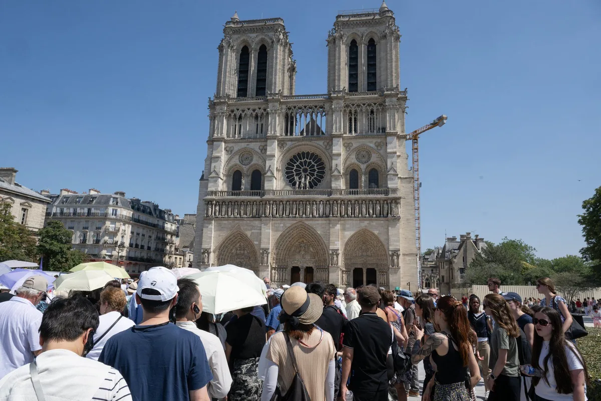 Notre-Dame de Paris : la mairie renonce à réaménager le sous-sol mais double le nombre d’arbres