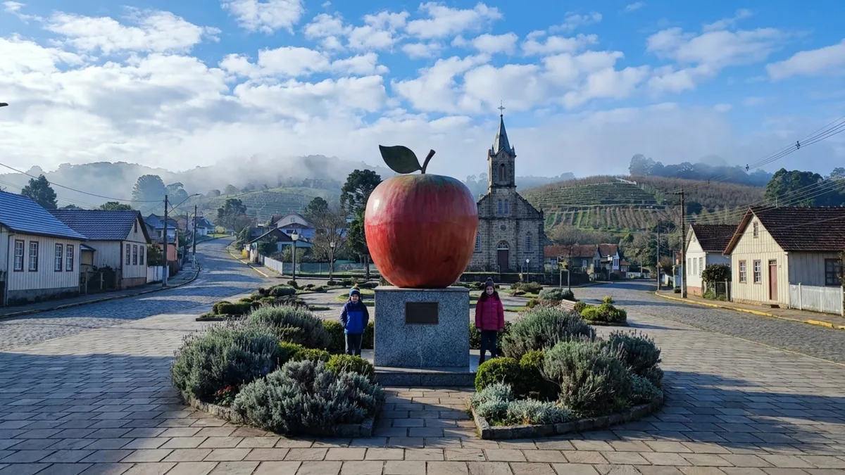 Cidade do Sul onde o inverno pode trazer neve transformou o frio em atração com vinhedos de altitude, pousadas rurais e gastronomia perfeita para os meses gelados