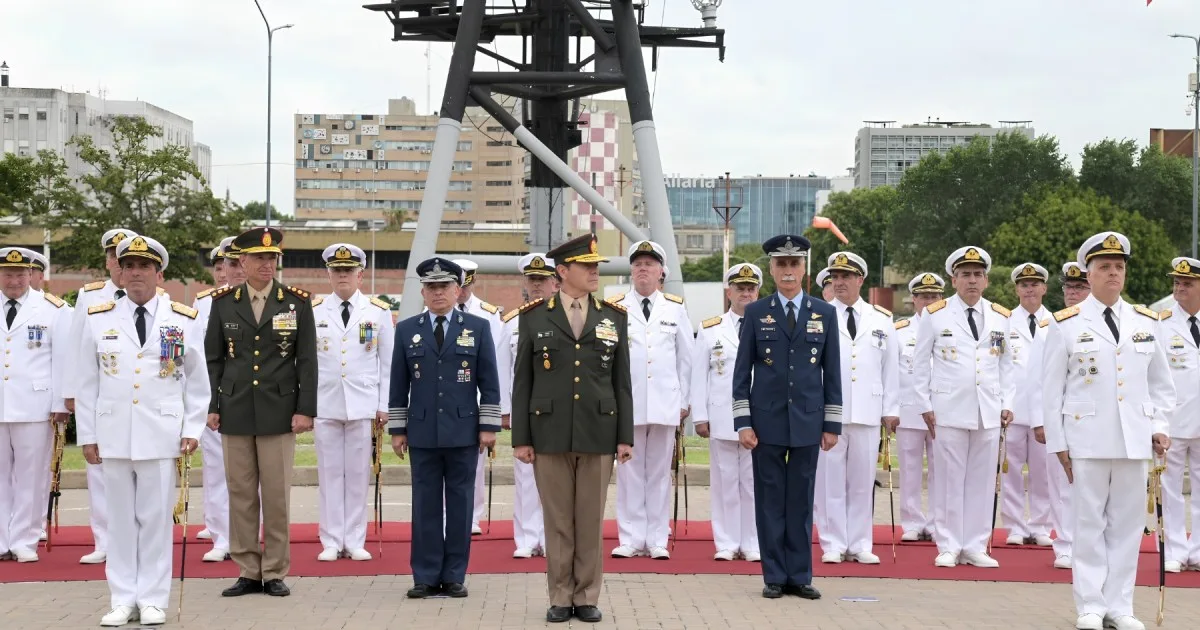 Apartaron a 10 militares de la Armada Argentina por un fraude multimillonario con los sueldos: qué dijo Presti