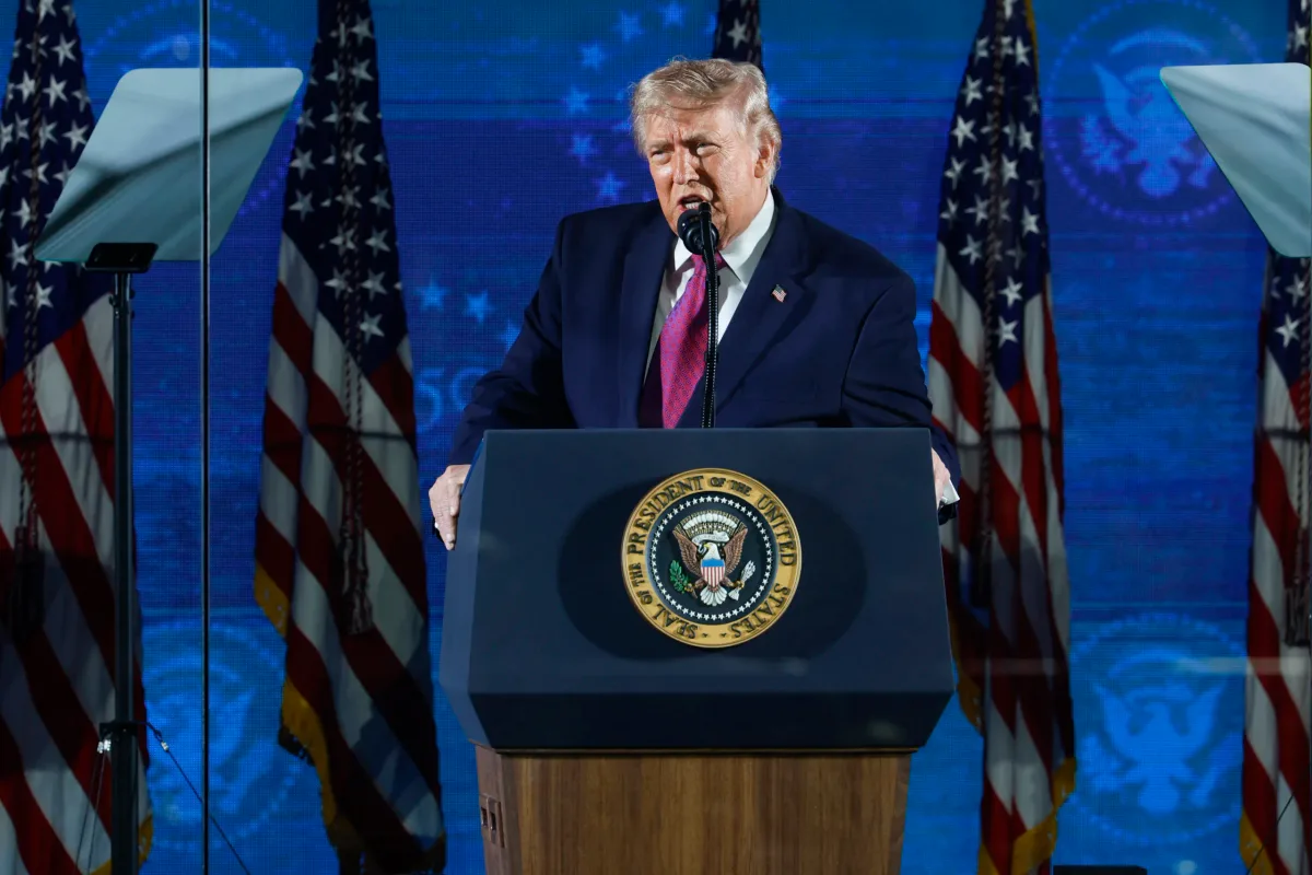 Trump barra acesso de jornalistas à Casa Branca e ameaça ampliar proibição; veículos denunciam ataque à liberdade de imprensa