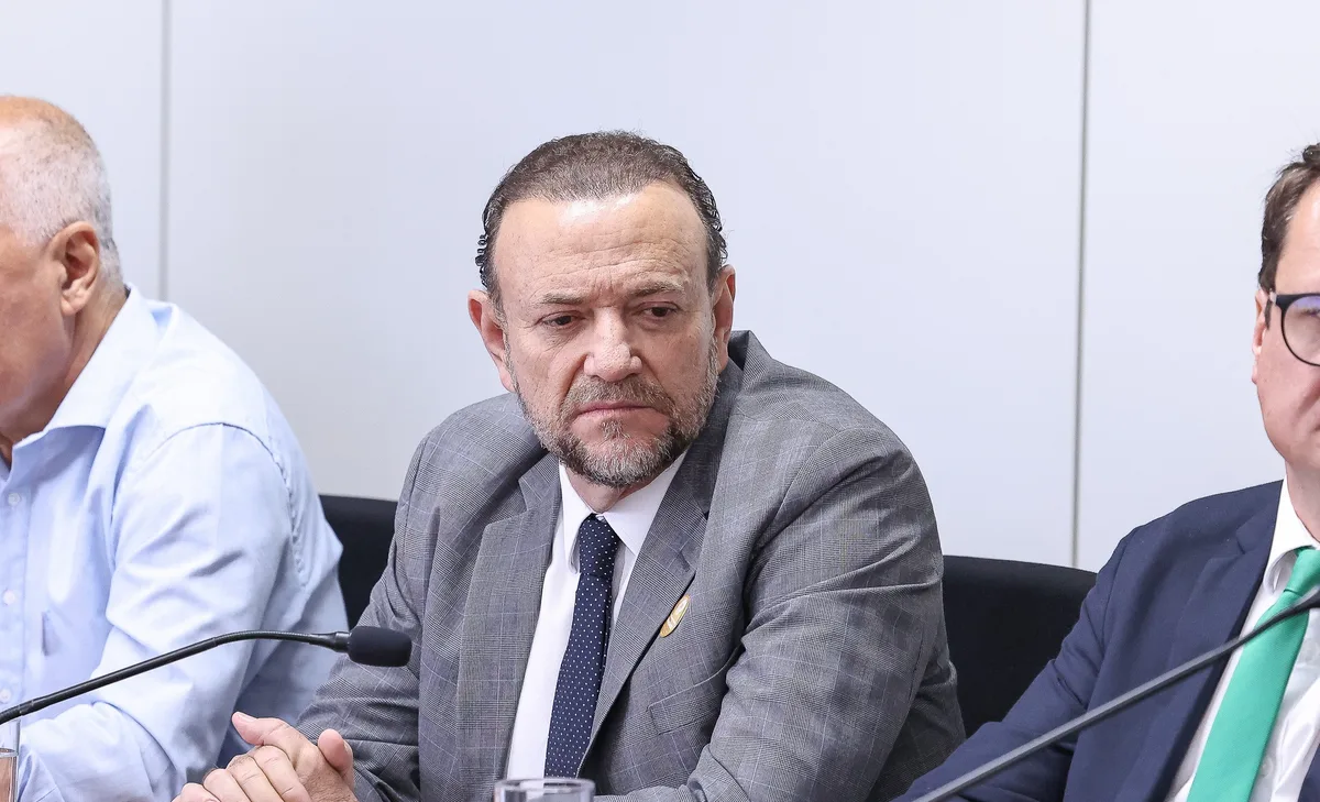 Edinho Silva diz que vista de Dino não afeta Lula um dia após admitir desgaste com crise no STF