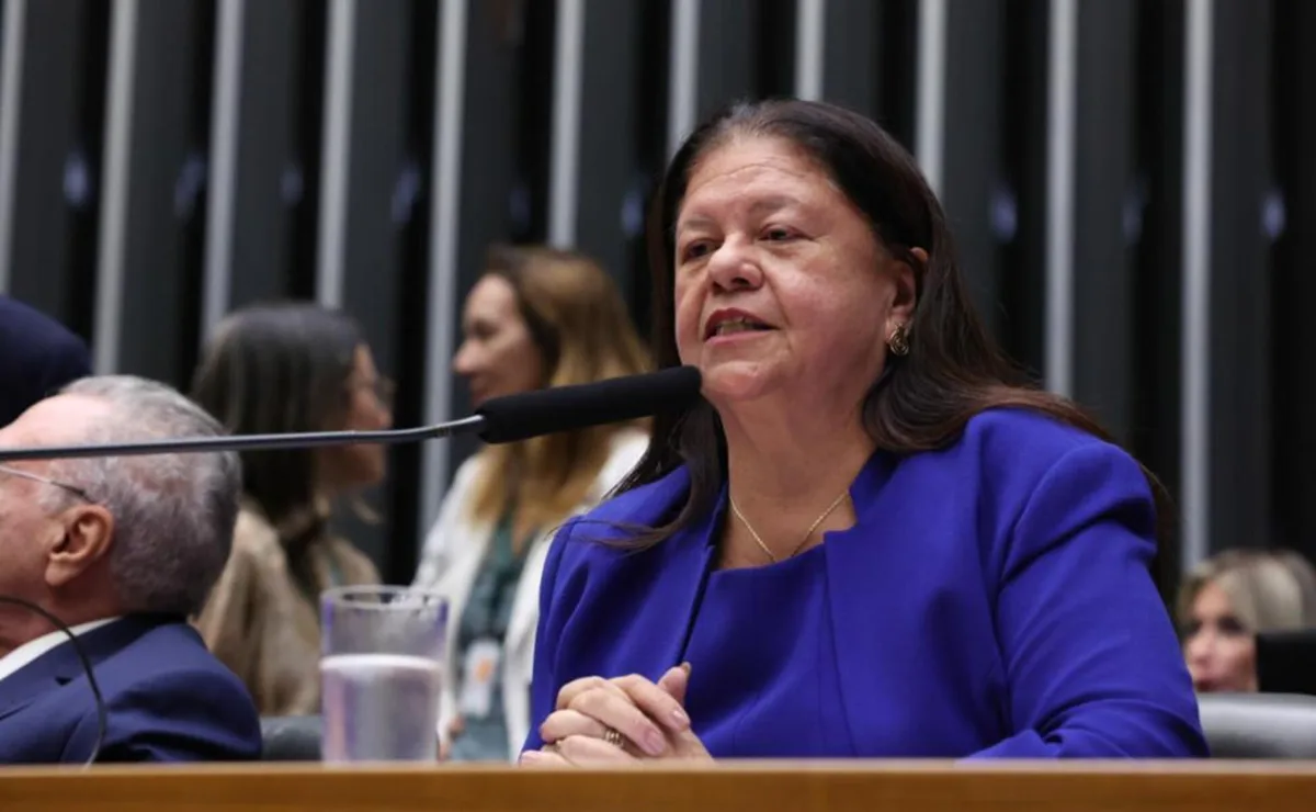 Deputados pedem urgência para transferir sede do governo federal para o RJ