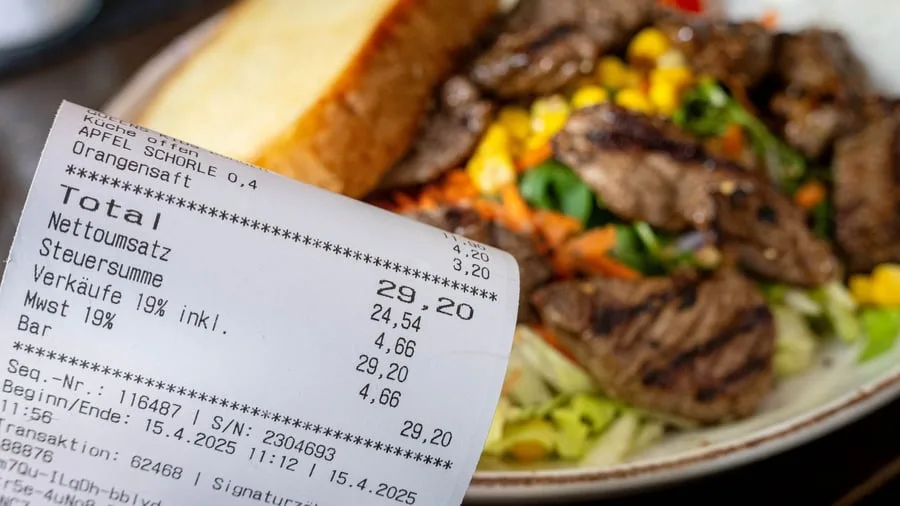 Mehrwertsteuersenkung: Gewerkschaft: Restaurantbesuche nicht günstiger geworden
