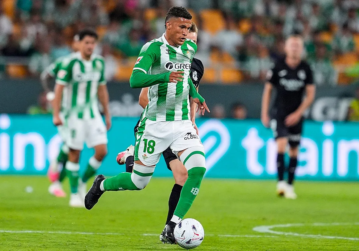Deossa expresa su voluntad de seguir en el Betis: «Mi intención está clara»
