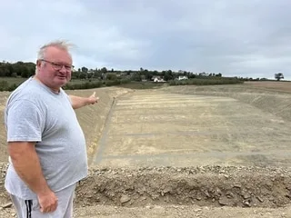 En Normandie, ce maire agriculteur construit une bassine pour irriguer : cinq associations environnementales en colère