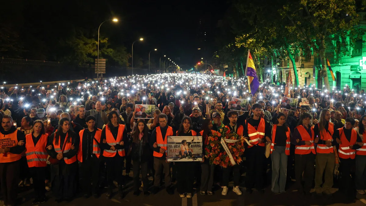 Maricarmen y las elecciones del 29-N, en directo | Miles de personas marchan en memoria de Maricarmen desde la acampada de Sol hasta su casa