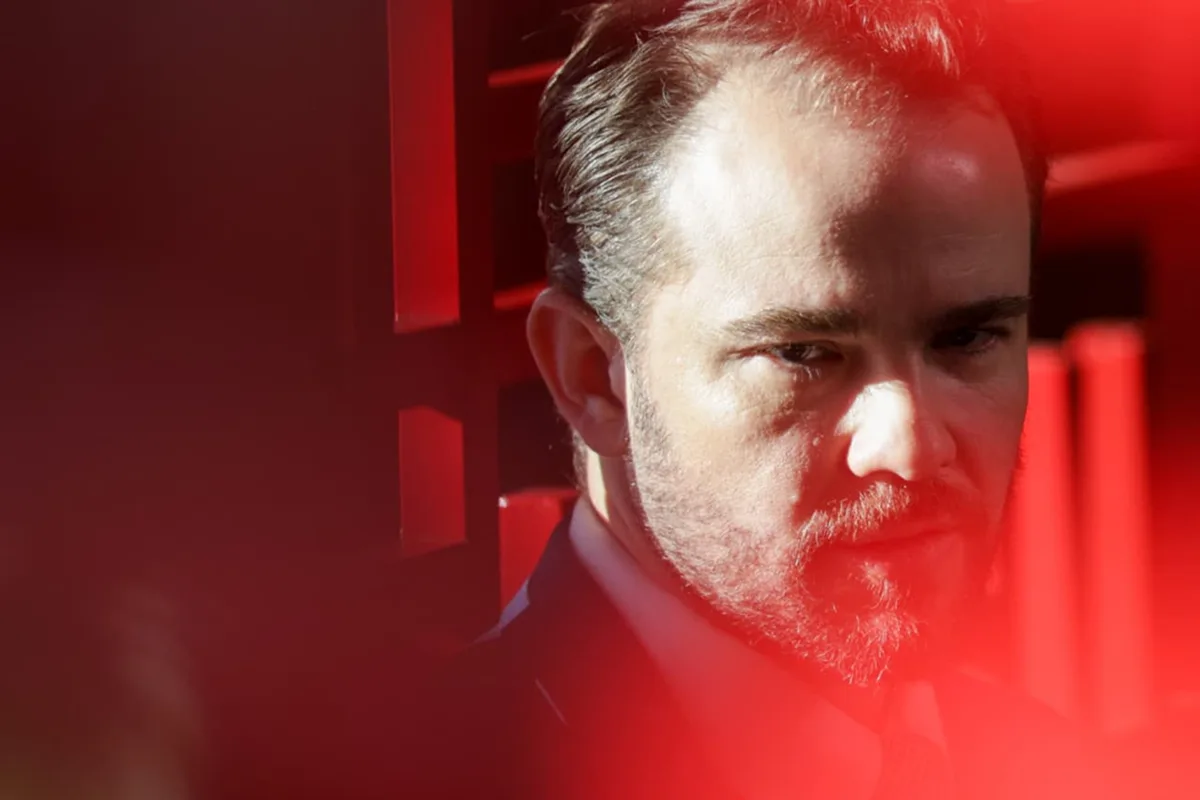 Durigan: inflação vem da guerra EUA x Irã "apoiada pelo bolsonarismo"