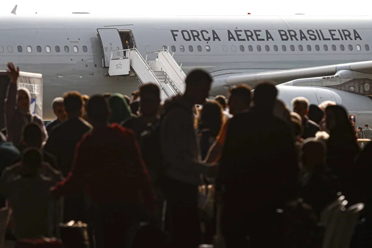 Como viajar de graça pelo Brasil em aviões da FAB: veja quem pode solicitar uma vaga