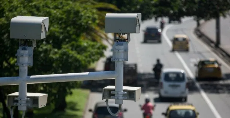 Fedemunicipios salió en defensa de las fotomultas pese a las denuncias de abusos: “Se requieren” para controlar las vías