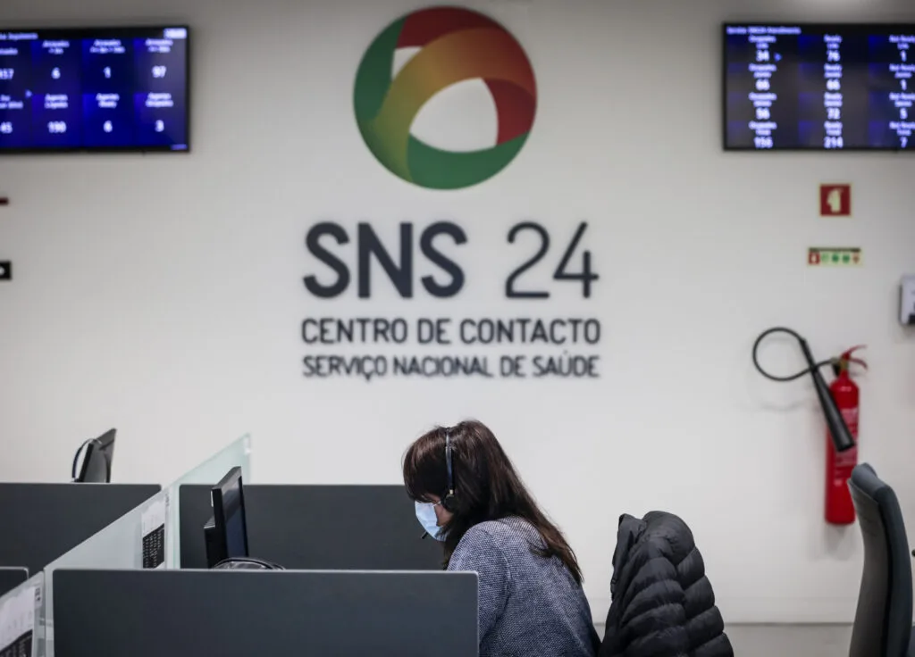 Reorganização das urgências do SNS durará um ano, diz ministra