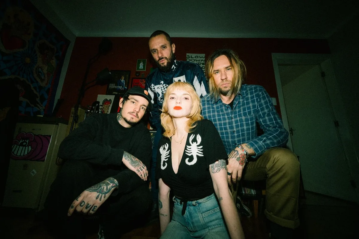 Exclusivo: Deb and the Mentals abraça o Hardcore no novo EP “STUCK”