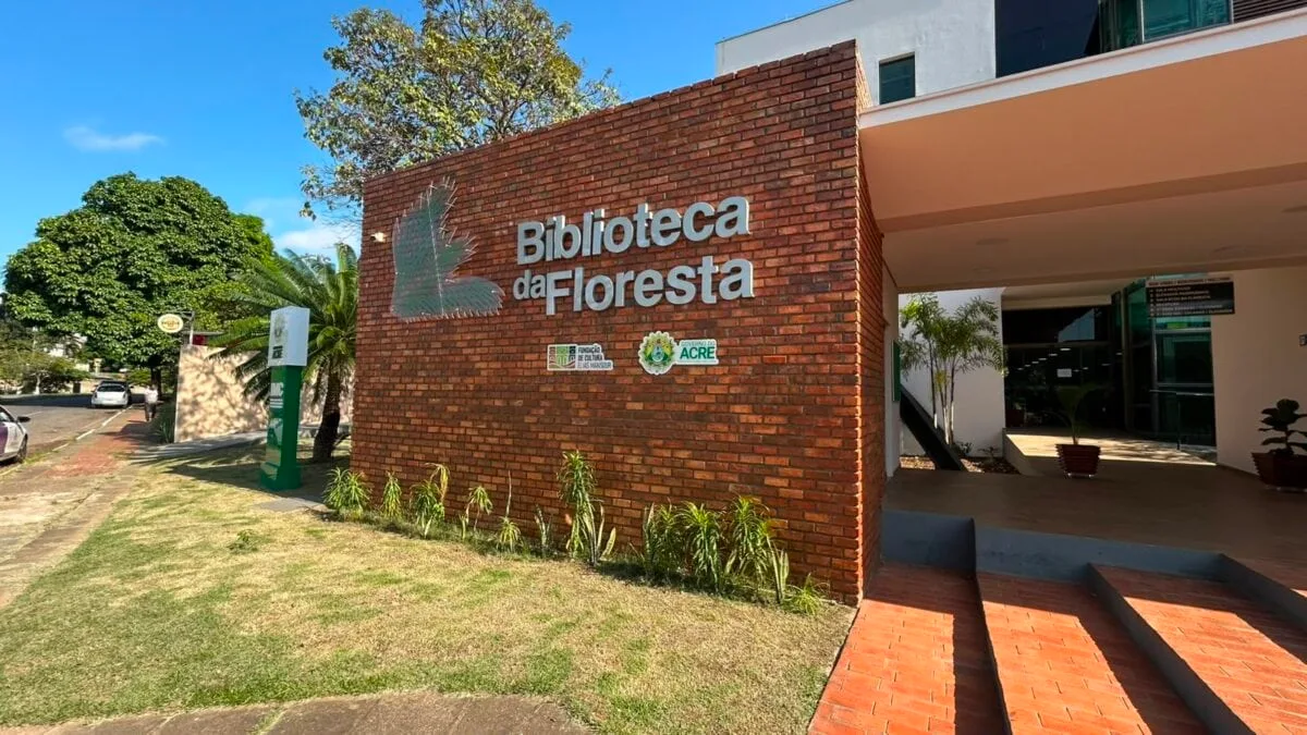 Biblioteca da Floresta recebe visitantes com acervo de 7 mil livros e exposições