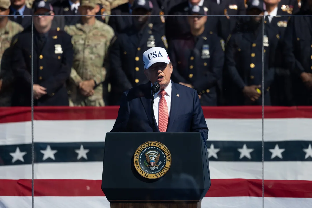 Trump escala la guerra comercial con Canadá: veta sus motos, lácteos y licores