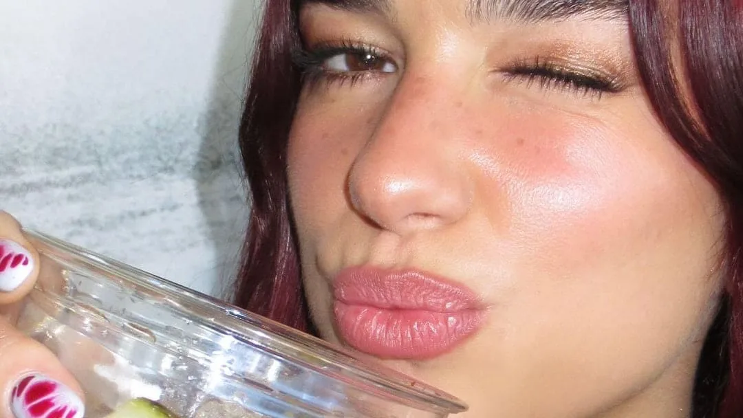 Dua-Lipa-Trend „Pickle Coke“ - Ist Cola-Gurkenwasser wirklich so gesund?