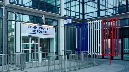 Manifestations du 17 octobre : des commissariats saturés à Paris, des avocats critiquent "des traitements dégradants" en garde à vue
