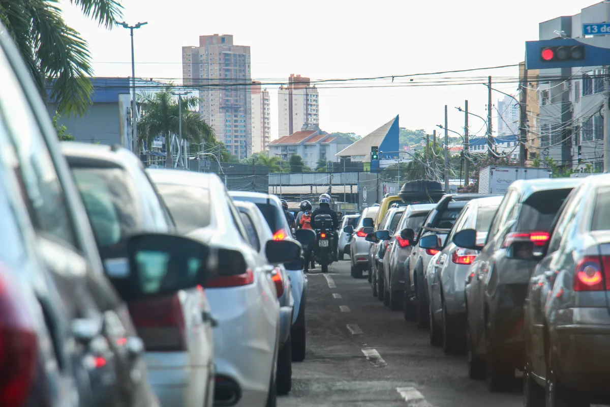 Detran prorroga prazo para licenciamento de veículos com placas final 7 e 8