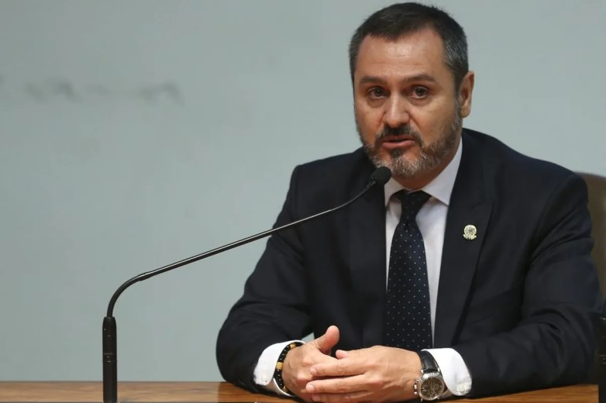 Andrei se reúne com Fachin em meio a desgaste com André Mendonça