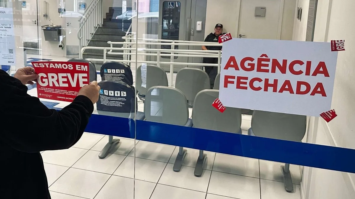 Nova proposta da Caixa prevê mudanças no plano de saúde, altera metas e mantém prêmio de R$ 3 mil; saiba quando será votada