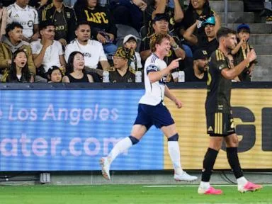 Oliver Larraz scores a goal for 10-man Whitecaps in 1-1 tie with LAFC