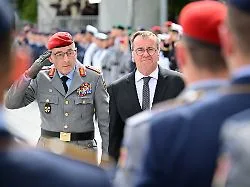 Generalinspekteur geht zur Nato: Bundeswehr-Verband pocht bei Breuer-Nachfolge auf "zügige Entscheidung"