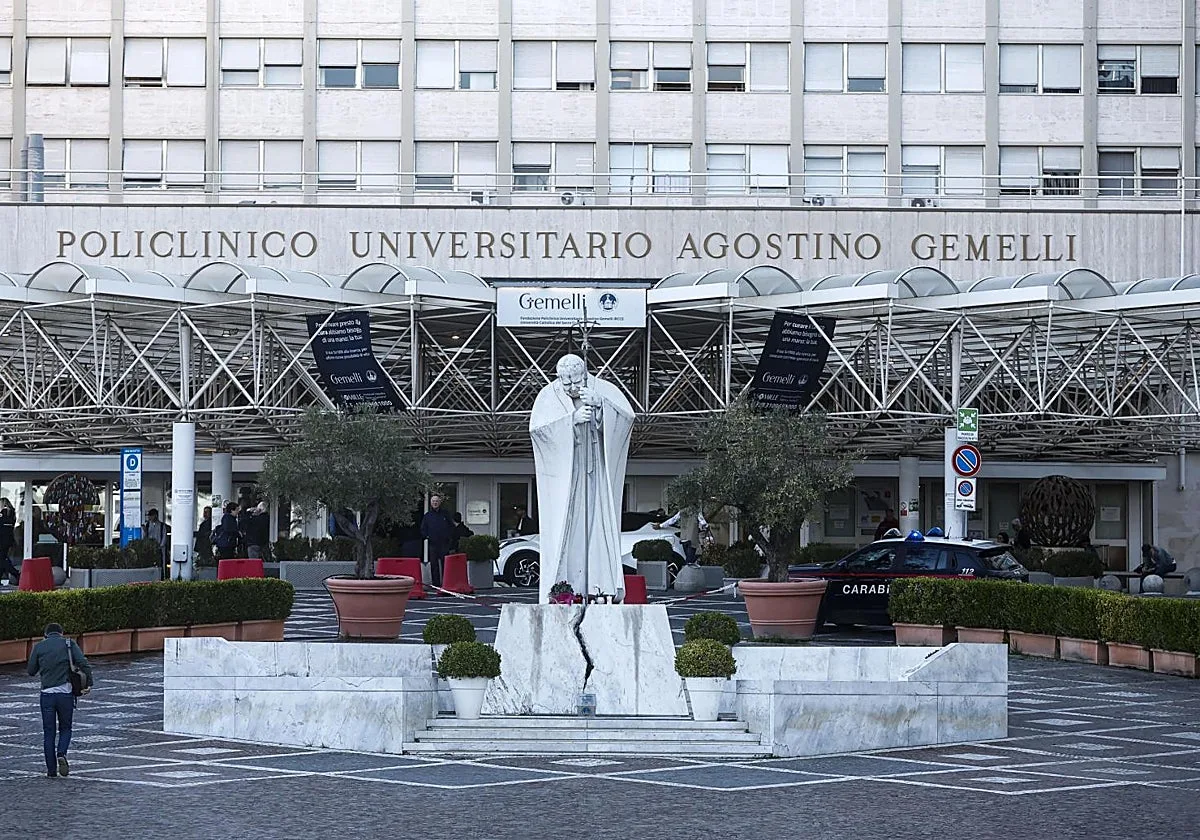 El Papa ingresa en la Clínica Gemelli para extirparle el nódulo de pulmón