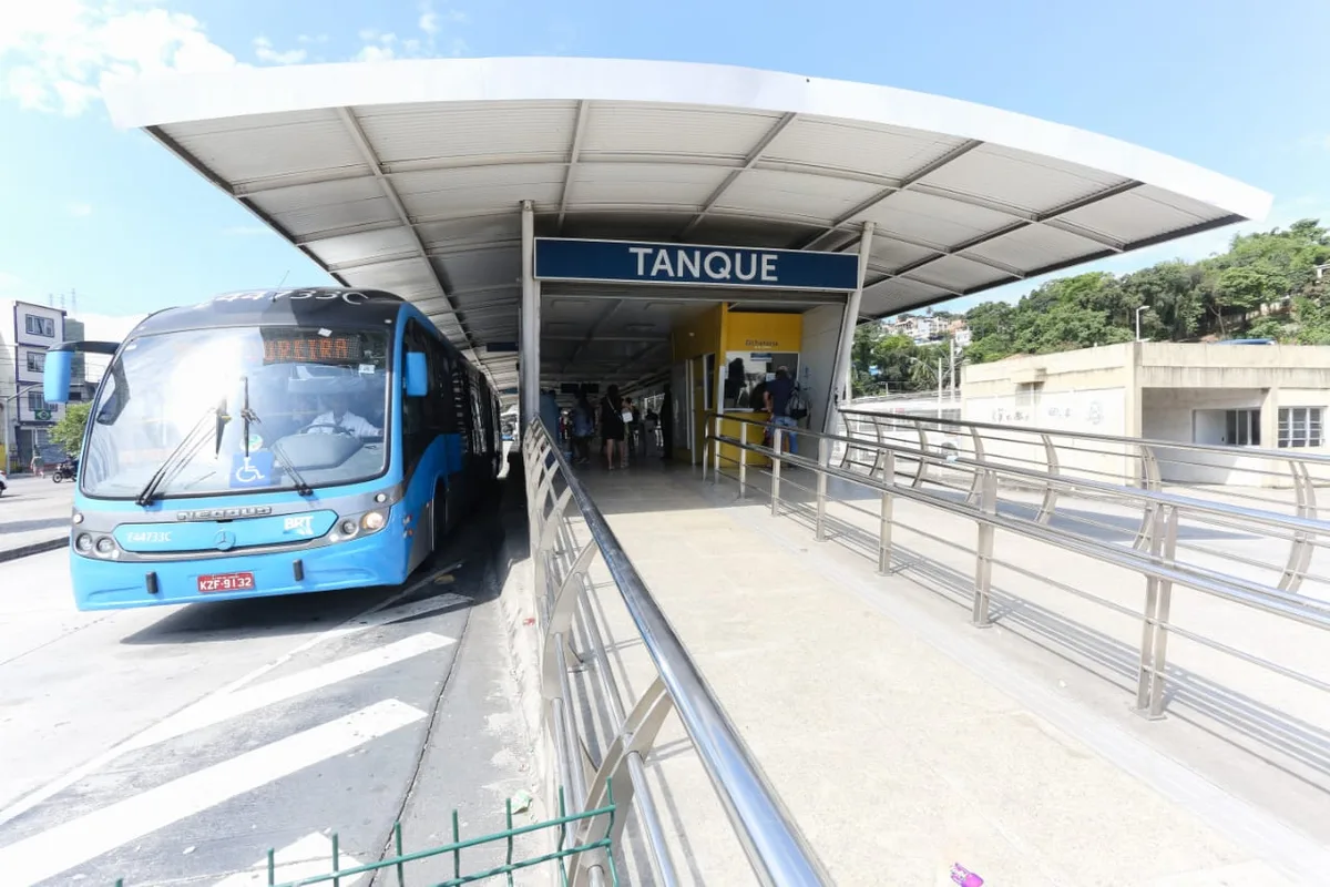 Mulher morre após ser atingida por roda de ônibus do BRT