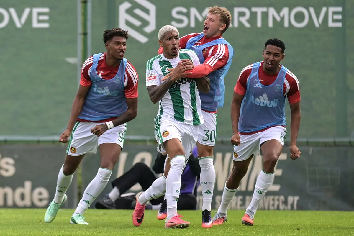 Rio Ave reduzido a dez bate Nacional na estreia de Vasco Seabra