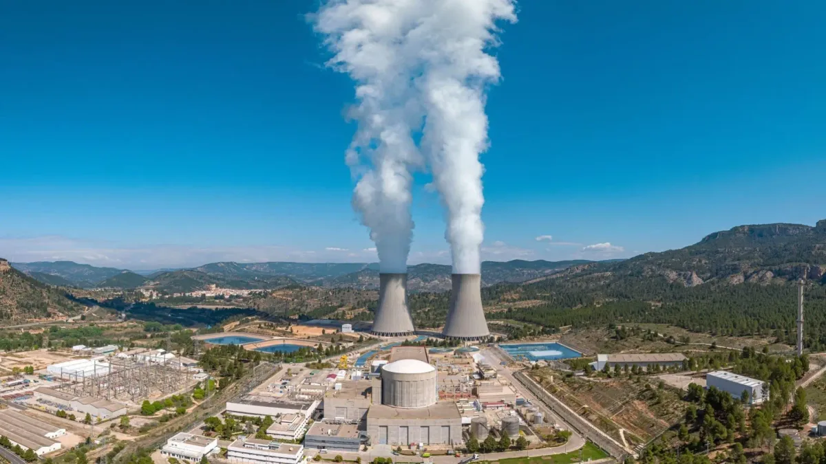 Dos paradas de la industria en 15 minutos y una detención no prevista de Cofrentes vuelven a estresar el sistema eléctrico