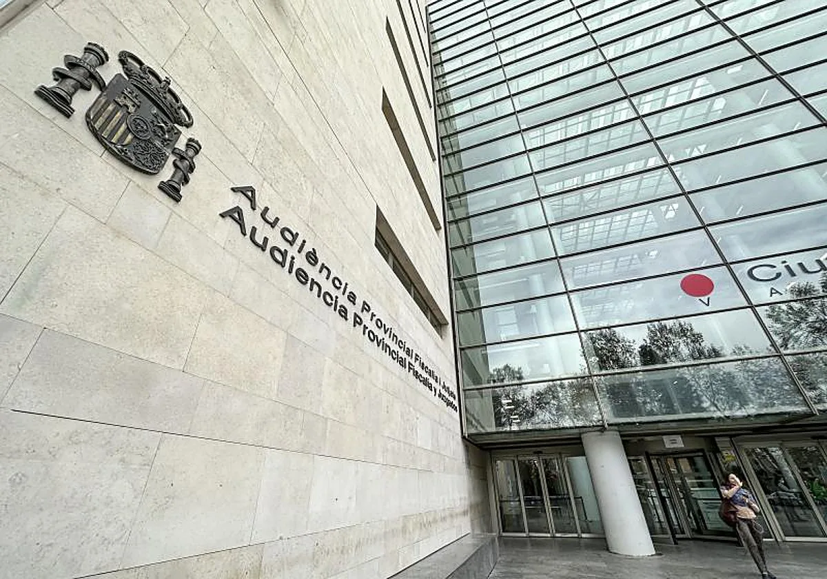 Condenan a un padre y sus dos hijos por asestar 25 puñaladas a una familiar en Valencia