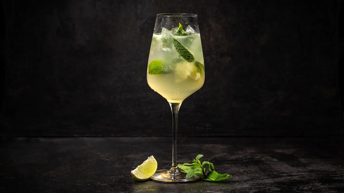 Nur 5 Zutaten: Vin Tonic: Der perfekte Feierabenddrink für Weinliebhaber