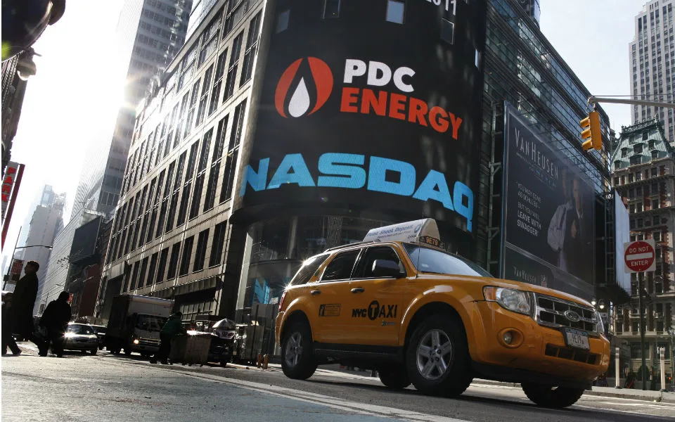 Baixa dos preços do petróleo empurram Wall Street para o ‘verde’