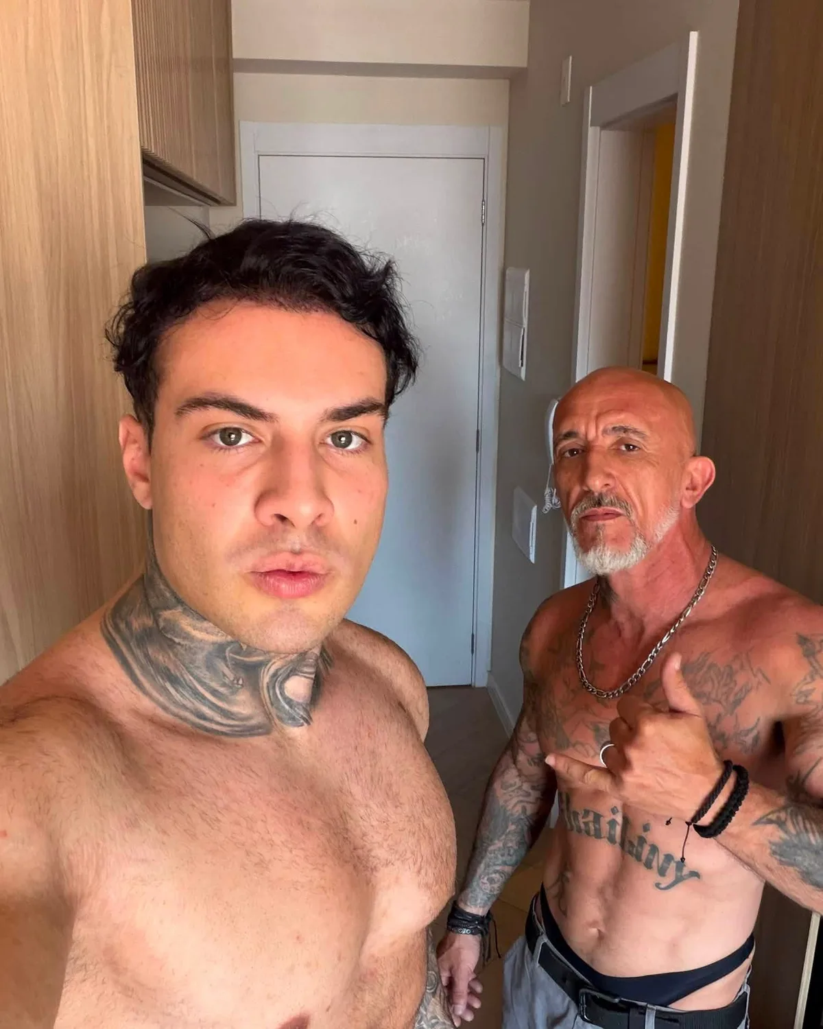 Cristian Cravinhos usa taco em vídeo adulto e revolta internautas