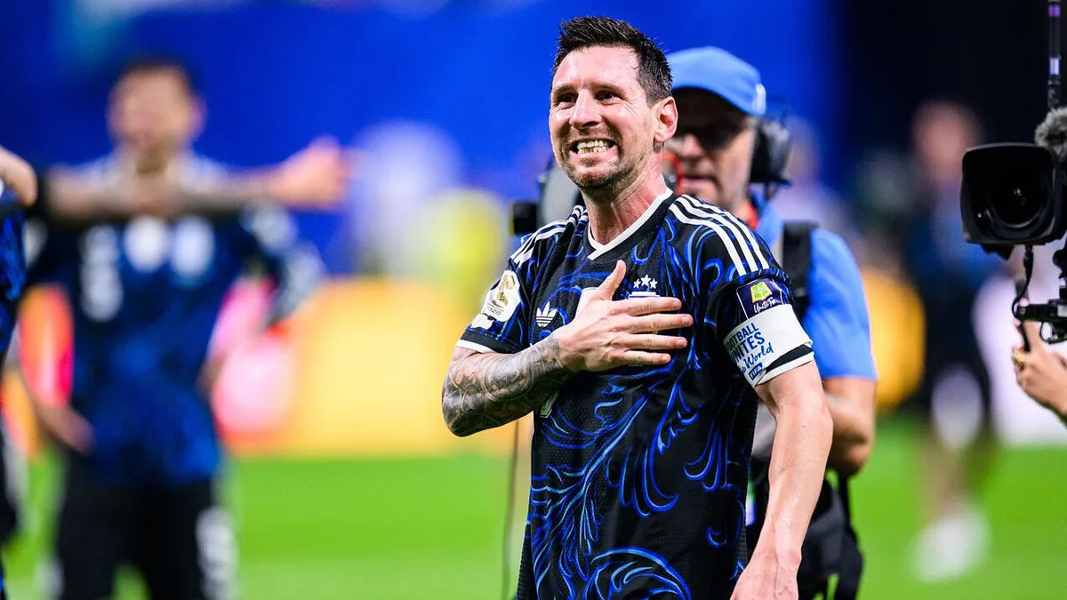 Jogos da próxima jornada na Argentina param ao minuto 10 para homenagear percurso de Messi na seleção