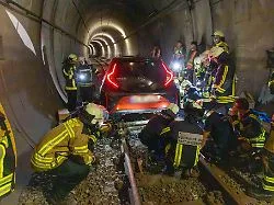 Ungewöhnlicher Vorfall in Bochum: Frau fährt mit Auto einen Kilometer durch U-Bahntunnel