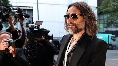 Anklage über Russell Brand: "Gnadenlos" und "manipulativ"