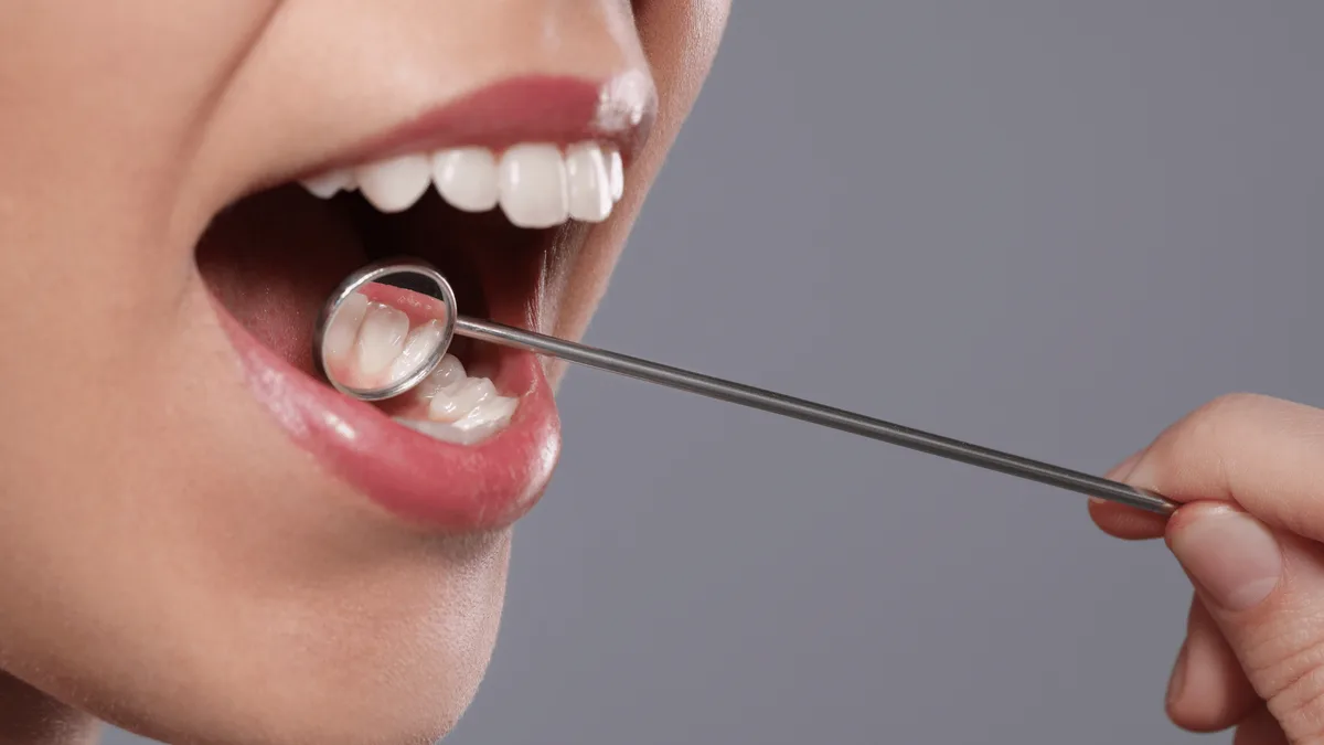 Mau hálito não vem do estômago: 4 dicas para evitar a halitose