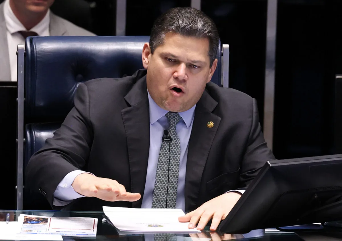Alcolumbre tira PEC da Segurança de pauta em meio a impasse com redução de maioridade penal