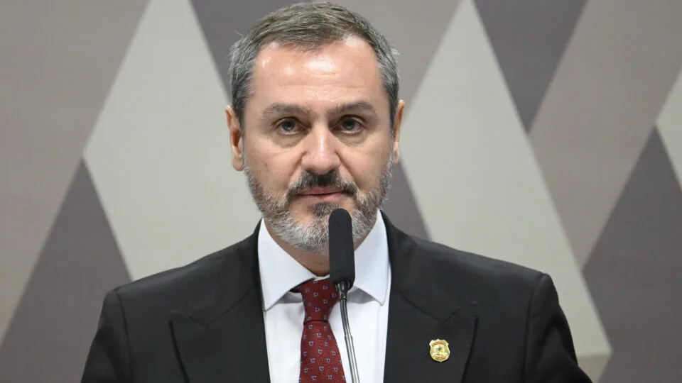 Novo recorre ao STF para restabelecer afastamento do diretor-geral da PF