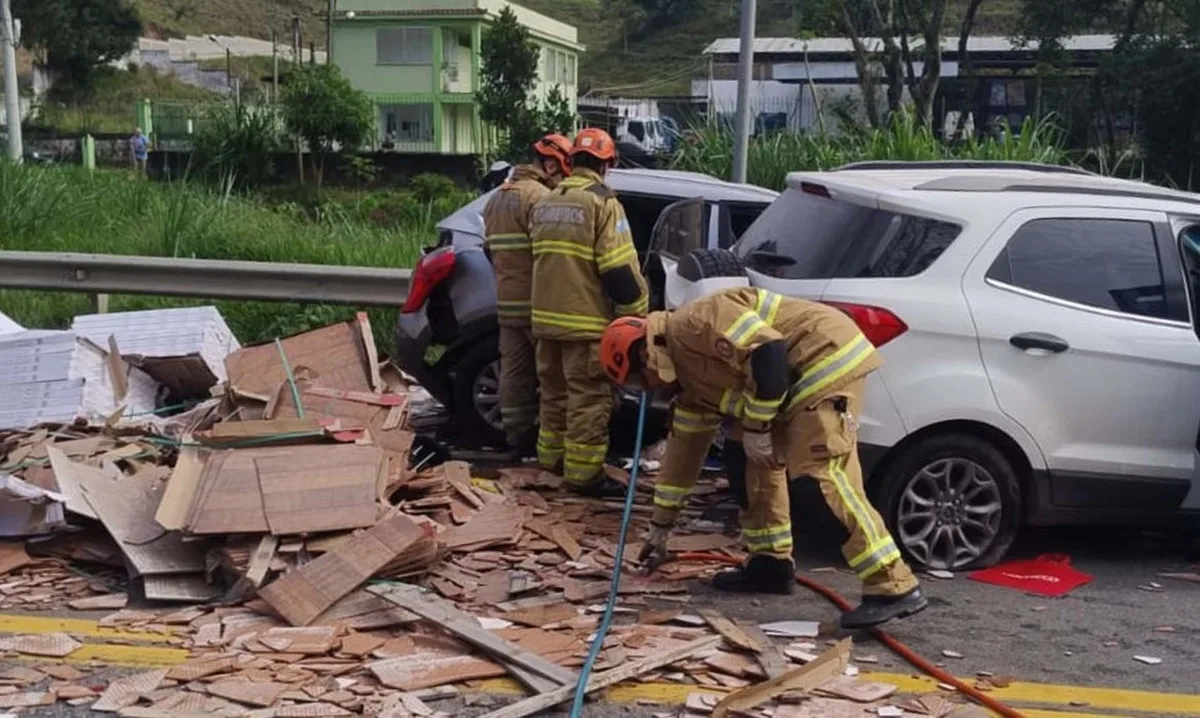 Cinco pessoas morrem e nove ficam feridas em acidente no Rio de Janeiro