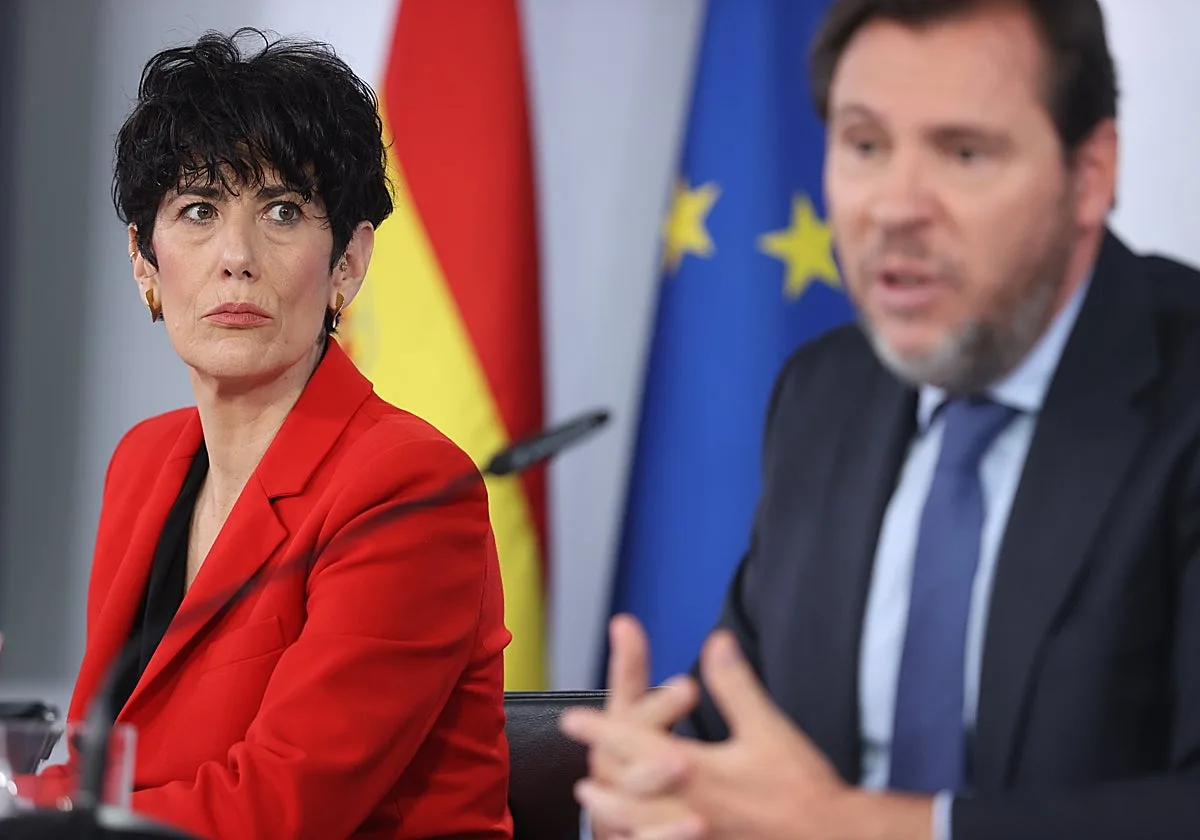 Puente y Saiz se contradicen sobre cuándo y cómo tiene que ir el Rey a Ceuta
