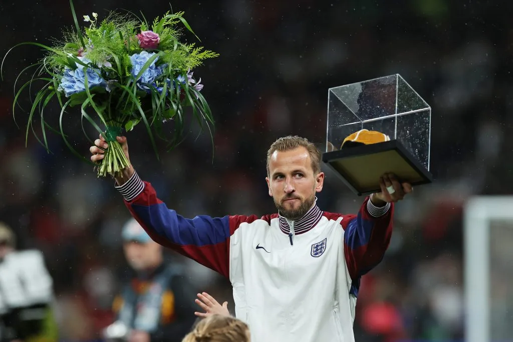 Inglaterra vence a Finlândia em noite de festa para Harry Kane
