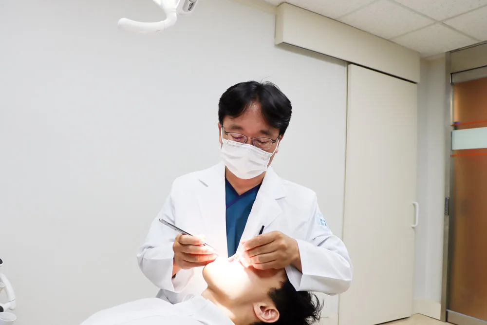 어르신은 임플란트 불가?…나이보다 ‘이것’ 중요