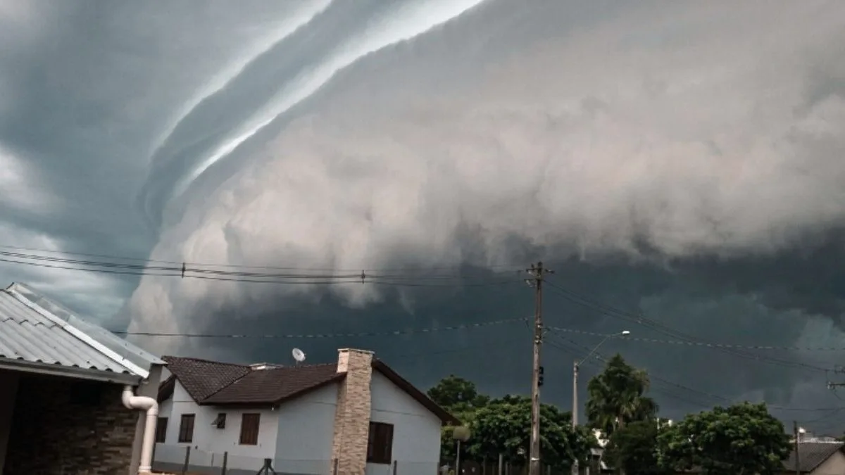 Ciclone extratropical traz ‘chuvarada’ de 200 mm no último fim de semana de agosto; veja onde há risco de inundações