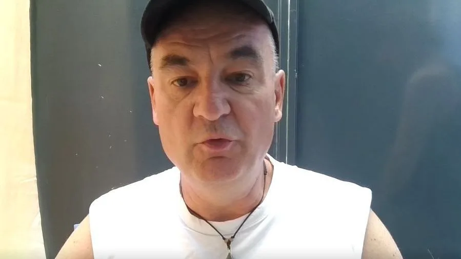 Dites-le ICI : "J'aimerais un monde sans réseaux sociaux pour nos enfants", déclare Stéphane