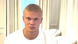 És tu, Haaland? Norueguês rapa o cabelo… E até Vinicius aprova