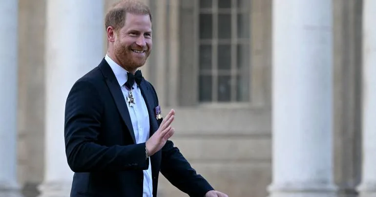 Harry. "Podes não vestir mais o uniforme, mas ainda lideras"