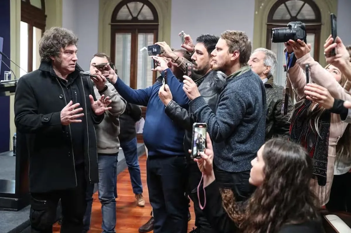 La sala de prensa de la Casa Rosada amaneció con cajones abiertos y papeles revueltos: piden que se investigue